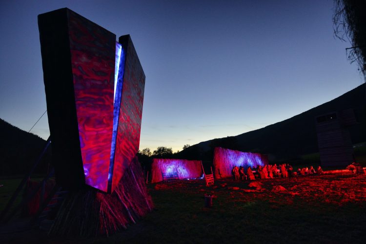 Klemetspelet’s outdoor stage with its awarded architecture, at night with the stage in the mysterious red-violet colors.